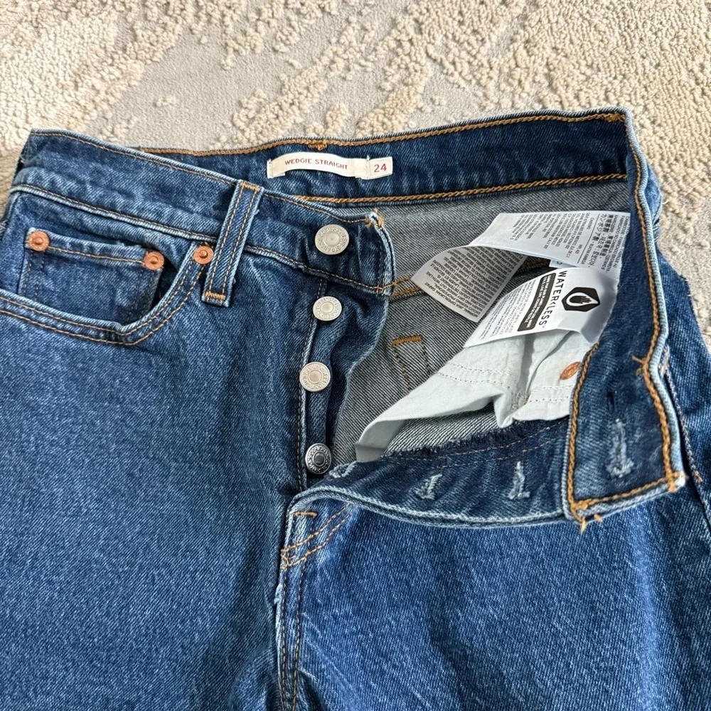 Levi’s wedgie straight ankle Jeans medium wash high rise button fly 24